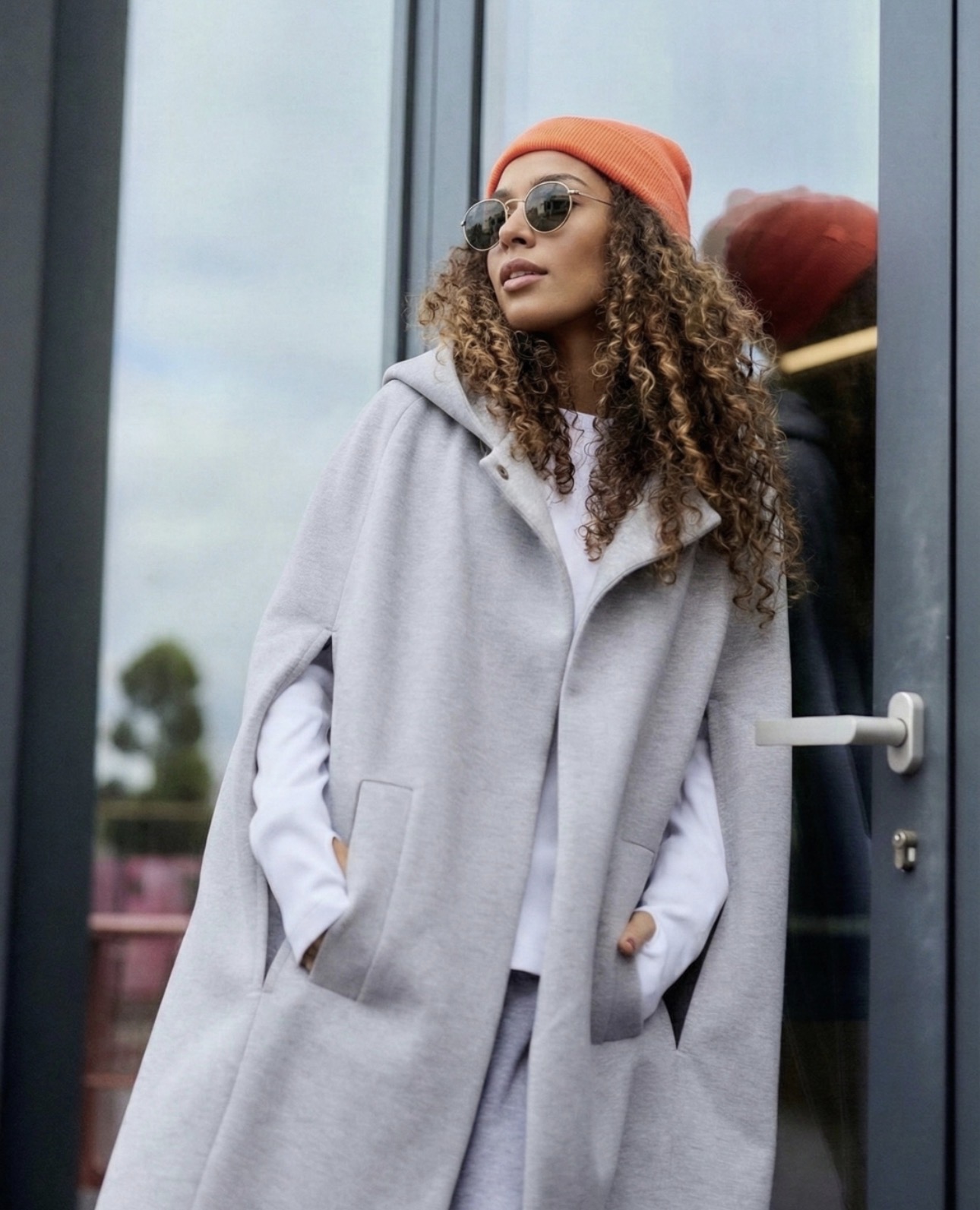 GREY OVERSIZED SLEEVELESS COAT