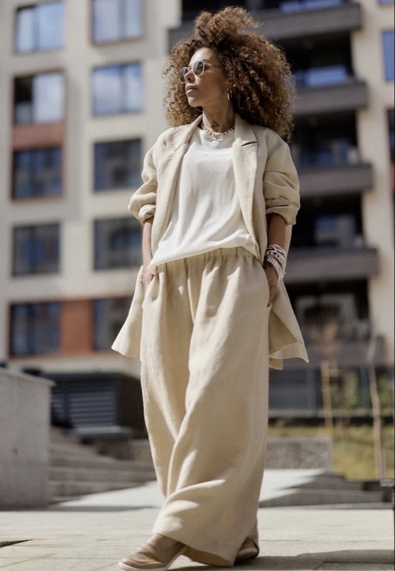 RELAXED BEIGE WIDE-LEG PANTS
