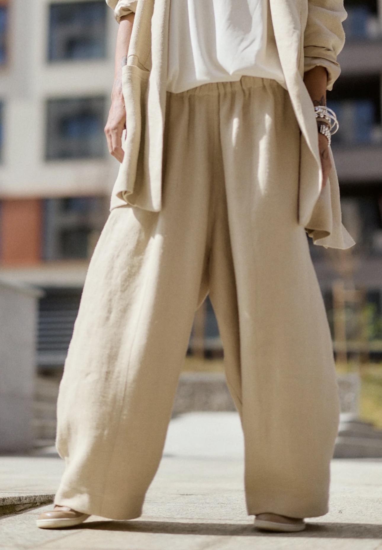 RELAXED BEIGE WIDE-LEG PANTS