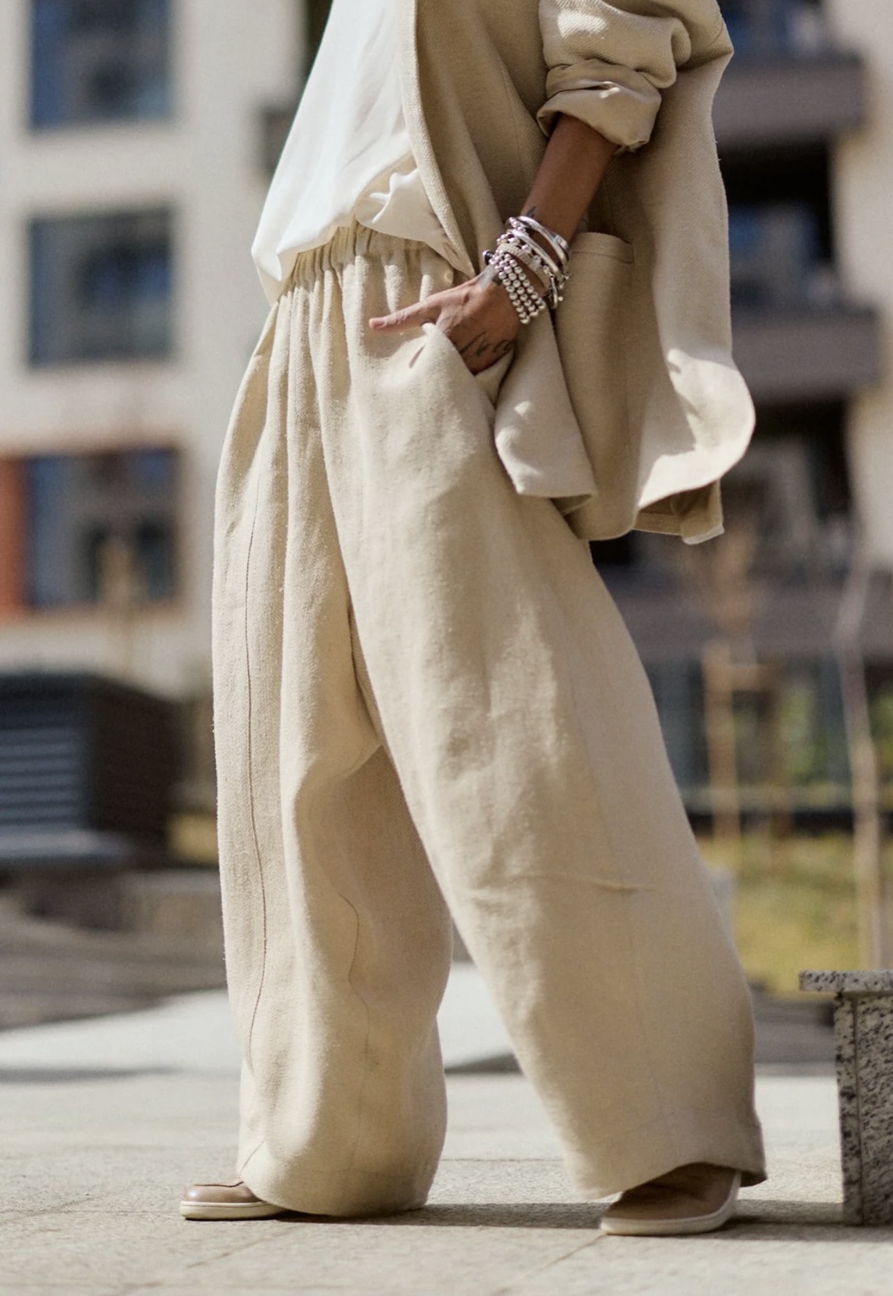 RELAXED BEIGE WIDE-LEG PANTS