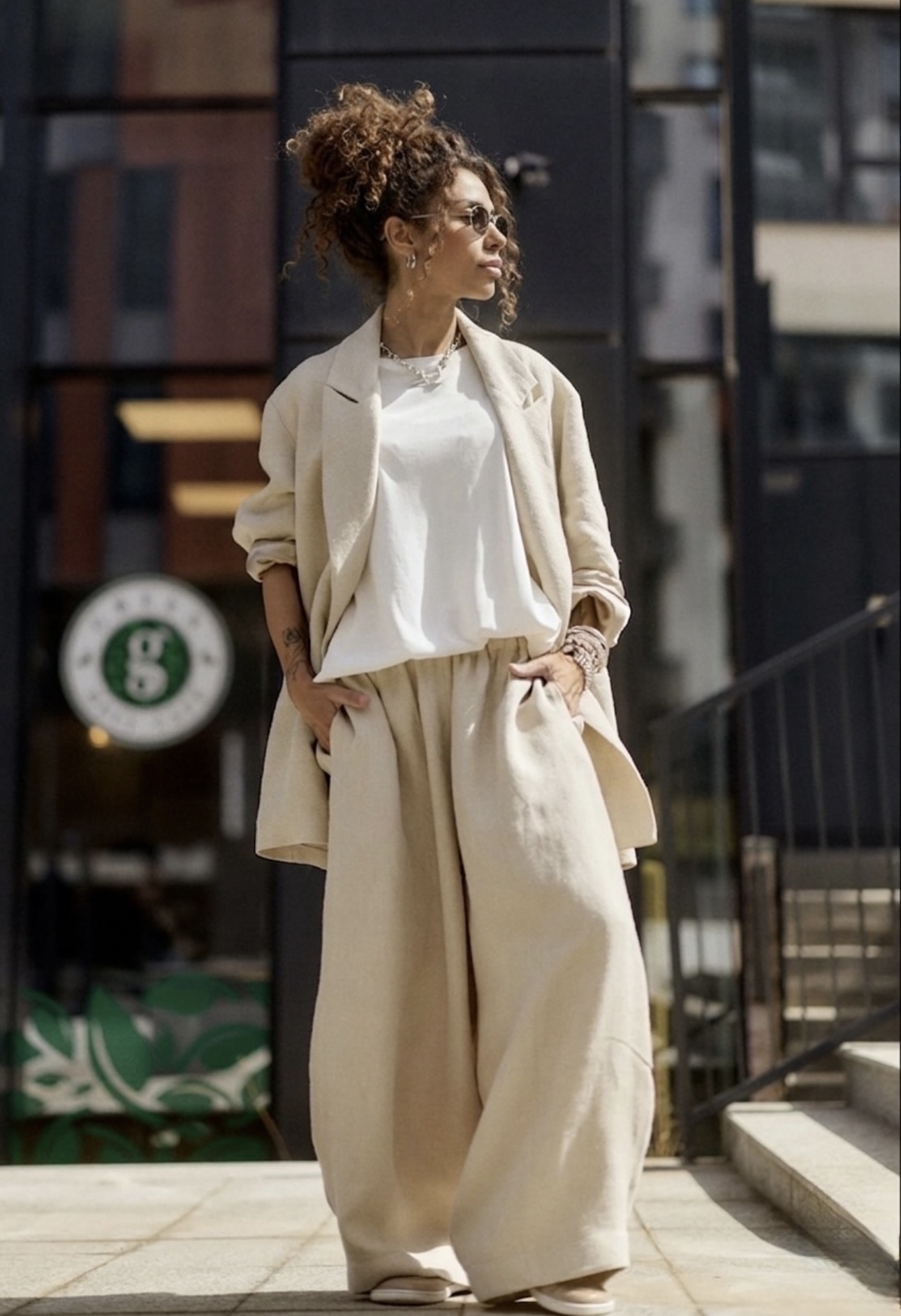 RELAXED BEIGE OVERSIZED BLAZER