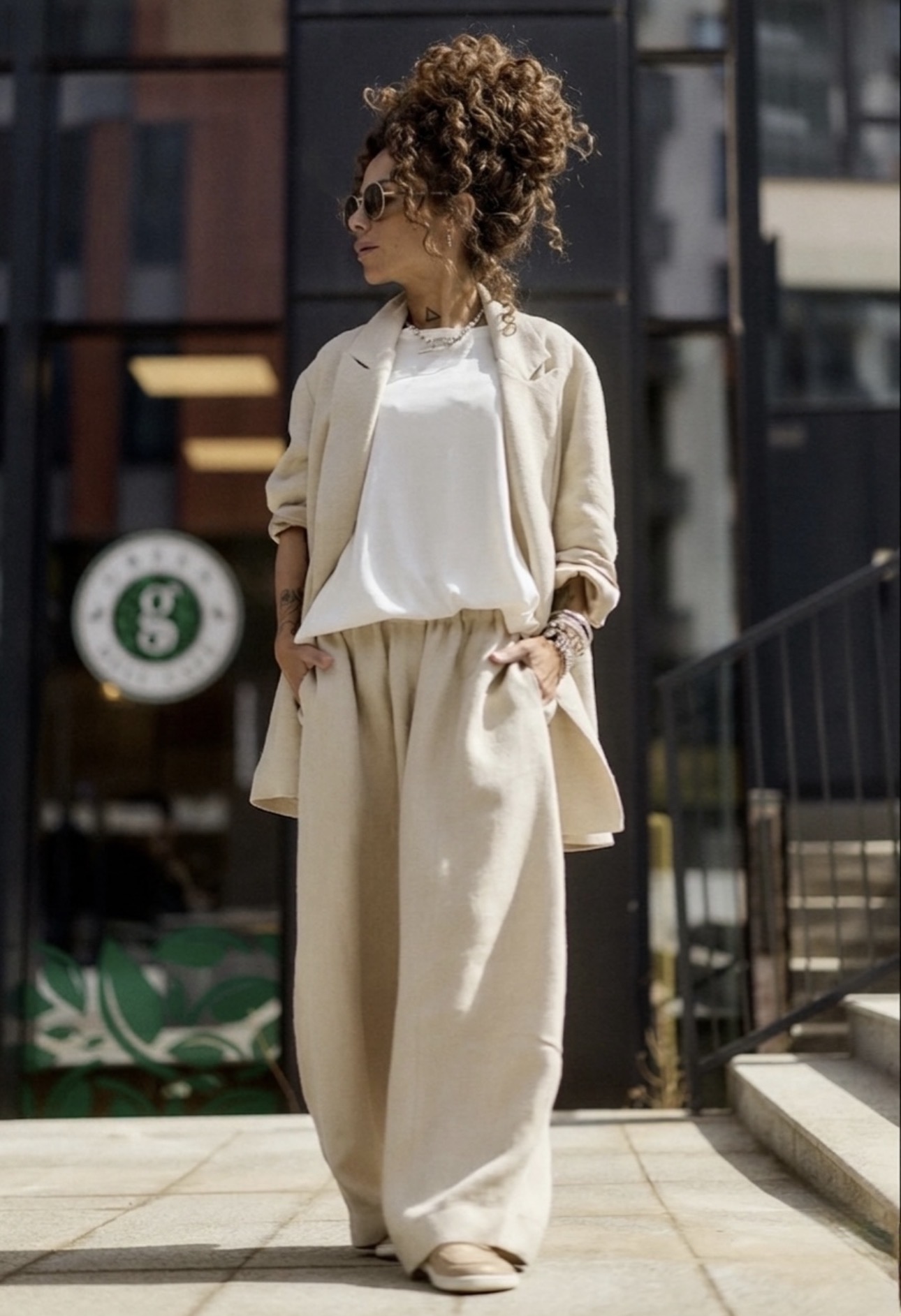 RELAXED BEIGE OVERSIZED BLAZER