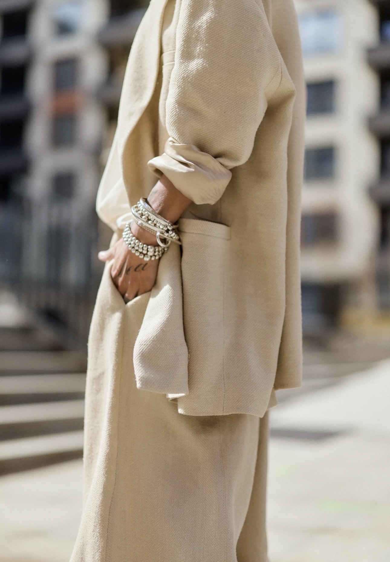 RELAXED BEIGE OVERSIZED BLAZER