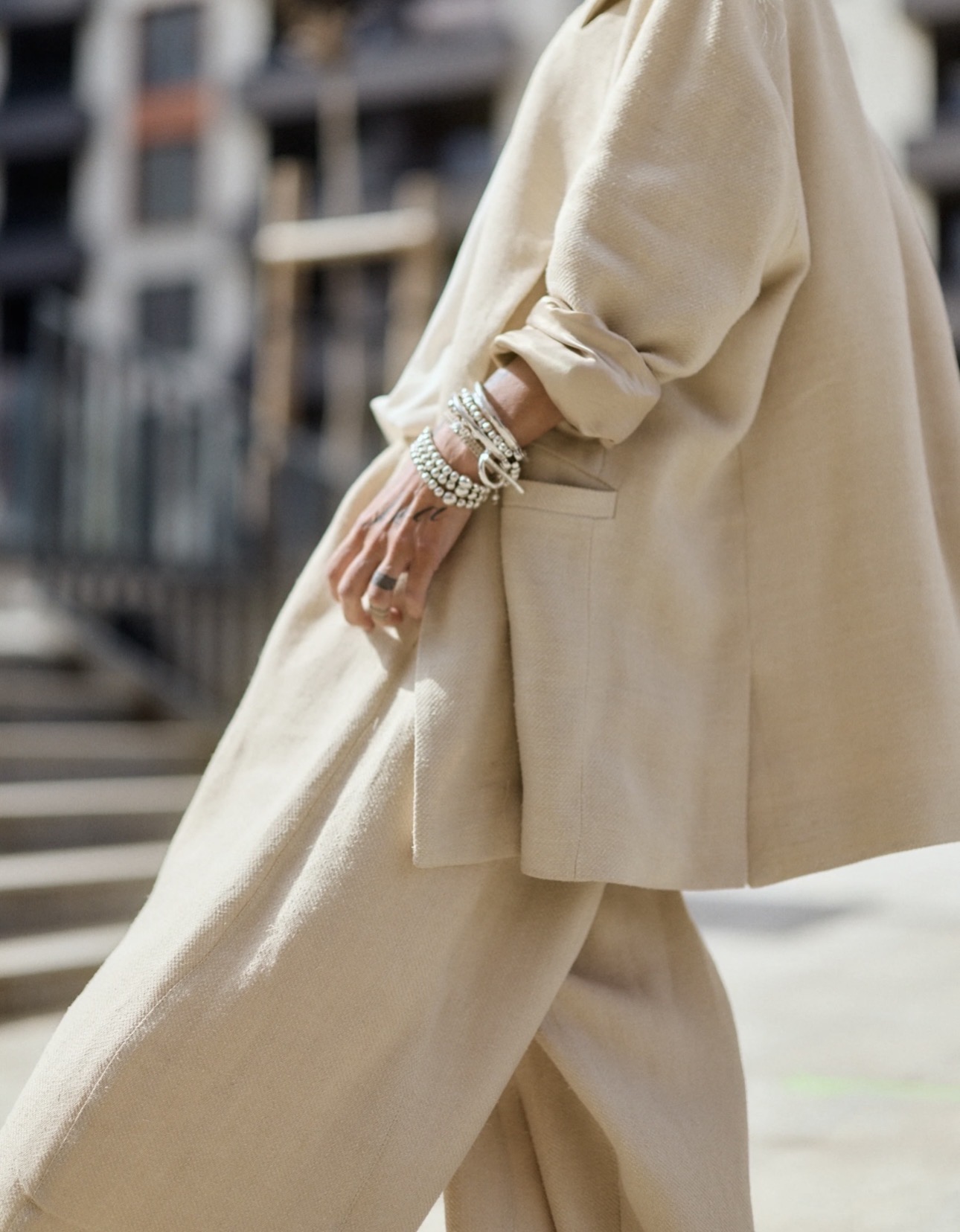 RELAXED BEIGE OVERSIZED BLAZER